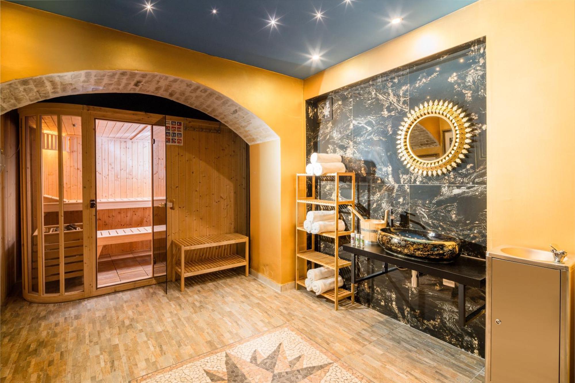 Western Celebrity Appart hôtel 4*